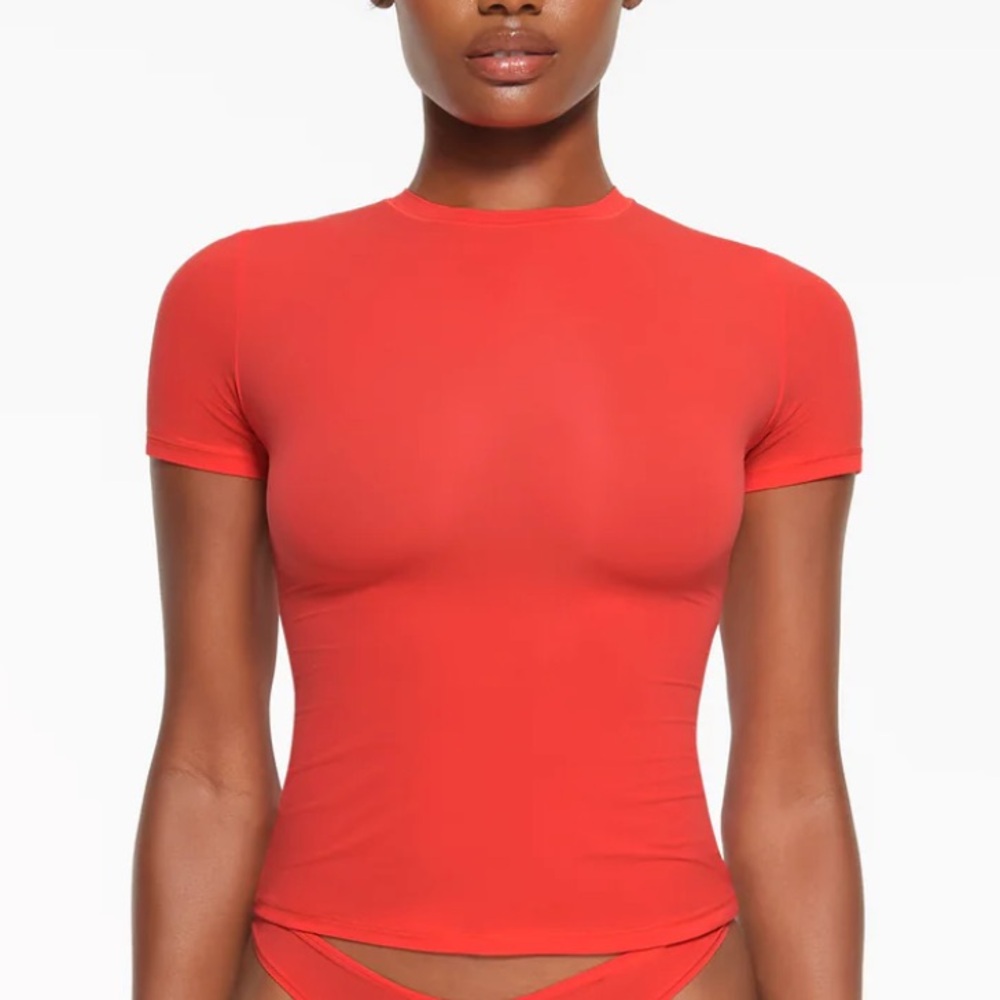 SKIMS Short Sleeve Crewneck Tee in Bright Red